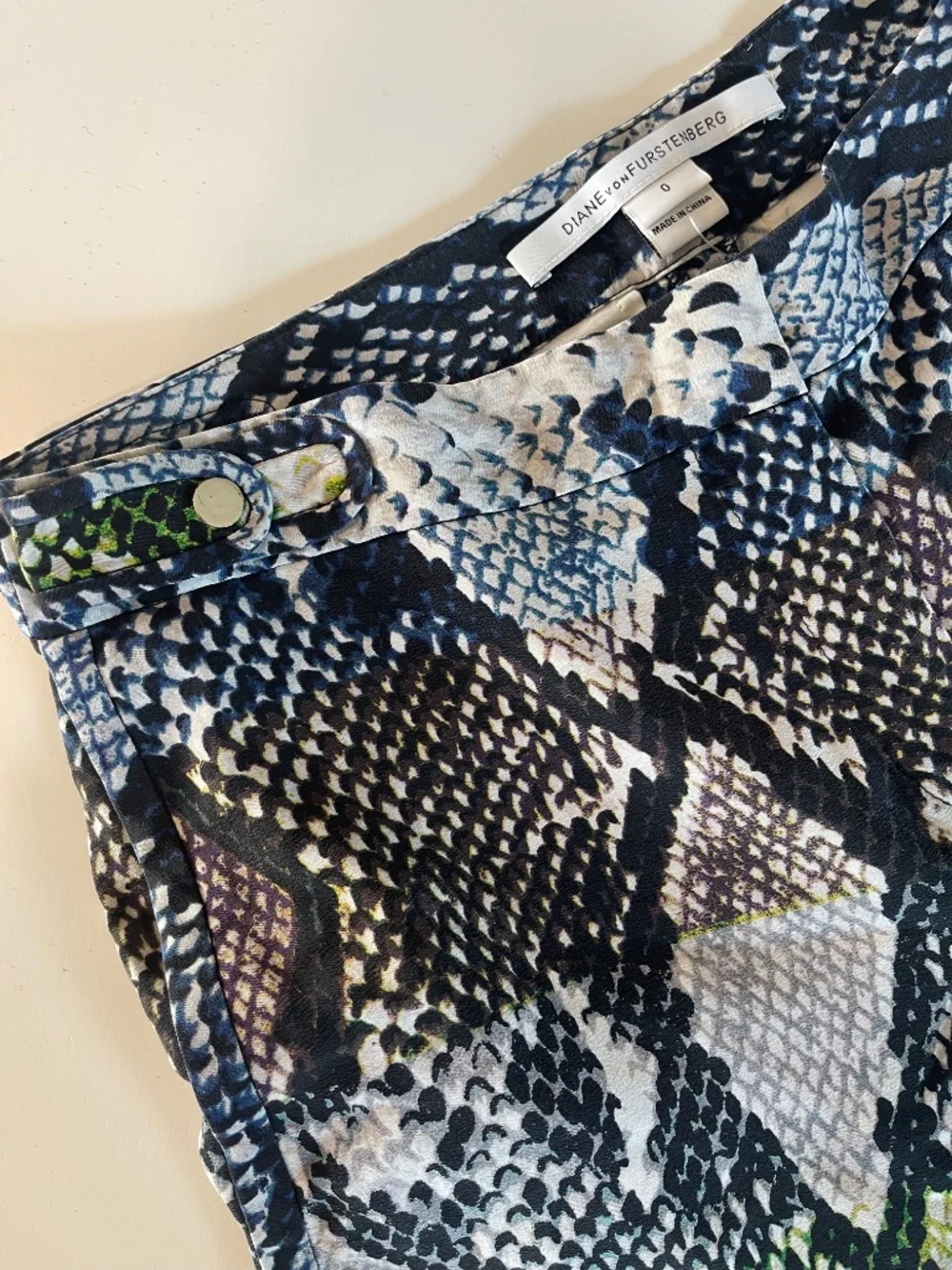 Diane von Furstenberg DVF 100% Silk Python Print Tailored Shorts | Size 0